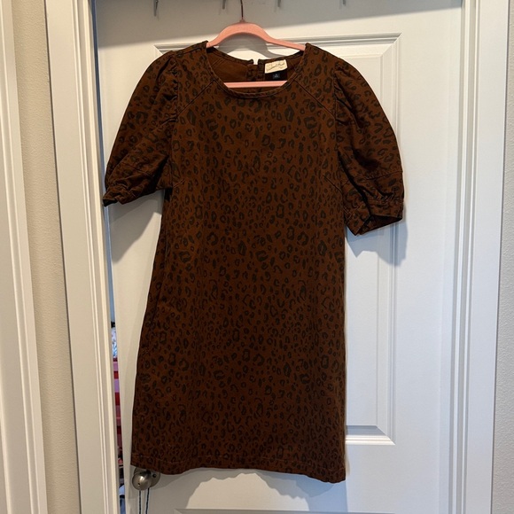 Universal Thread Dresses & Skirts - Universal Thread Brown Leopard-Print Puff Sleeve Dress